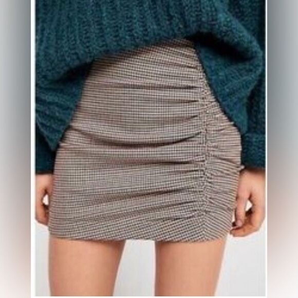 Free People- “Only Forever” Houndstooth Side Ruched Zip Back Mini Skirt- Size 0 - Picture 1 of 10